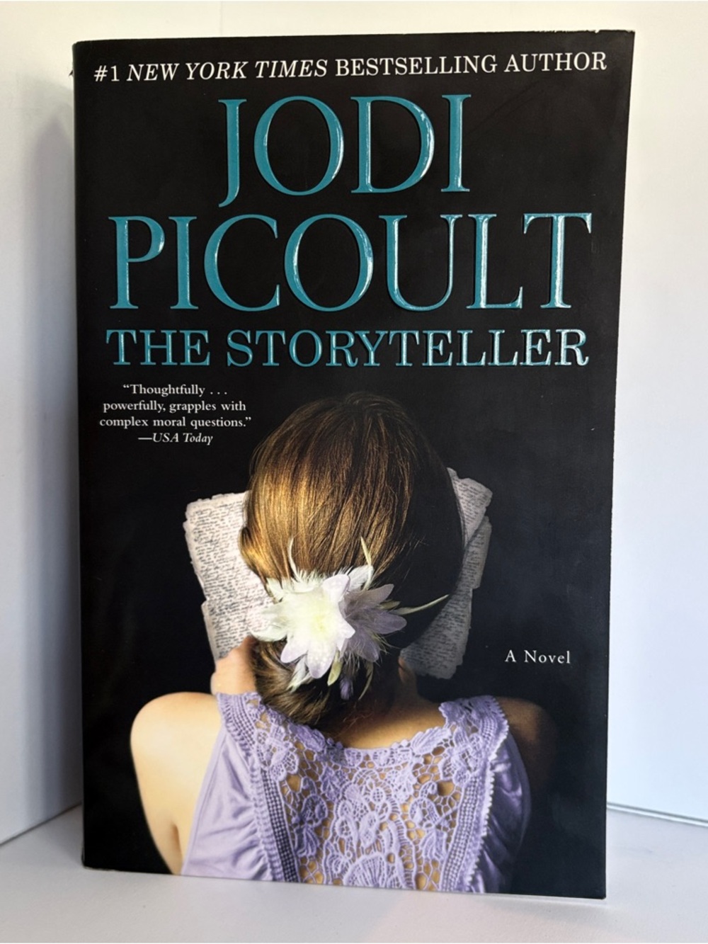 🔵 Paperback fiction BOOK “The Storyteller” by Jodi Picoult